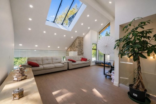 5260 Kew Road, West Vancouver, BC 