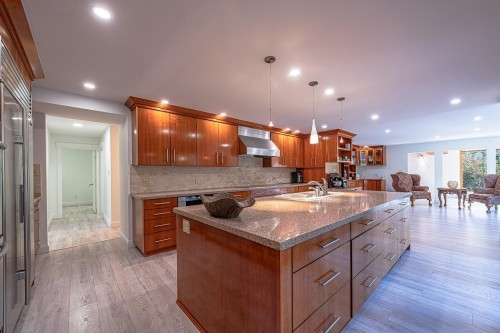 5260 Kew Road, West Vancouver, BC 