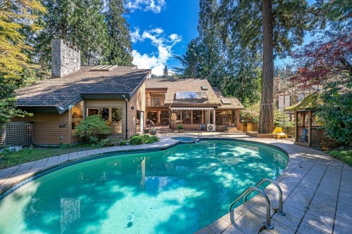 5260 Kew Road, West Vancouver, BC 
