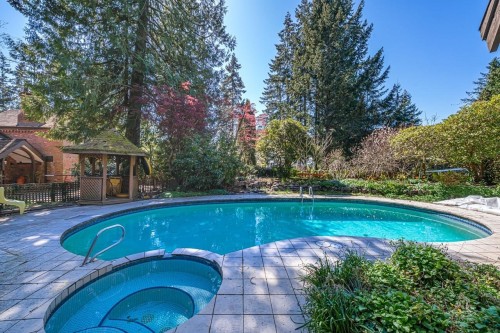 5260 Kew Road, West Vancouver, BC 