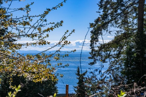 5260 Kew Road, West Vancouver, BC 