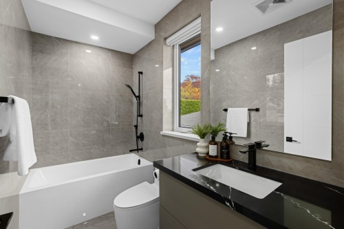 976 Melbourne Avenue, North Vancouver, BC 
