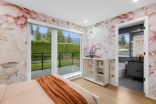 976 Melbourne Avenue, North Vancouver, BC 