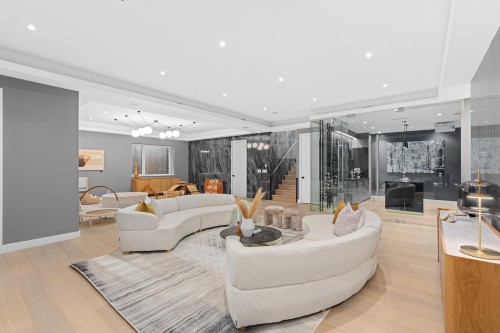 976 Melbourne Avenue, North Vancouver, BC 