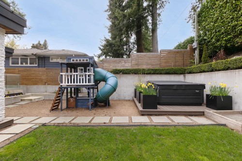 976 Melbourne Avenue, North Vancouver, BC 