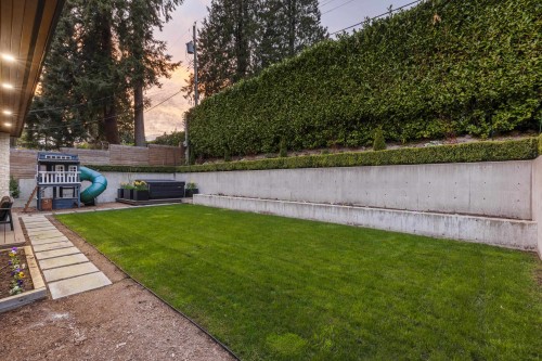 976 Melbourne Avenue, North Vancouver, BC 