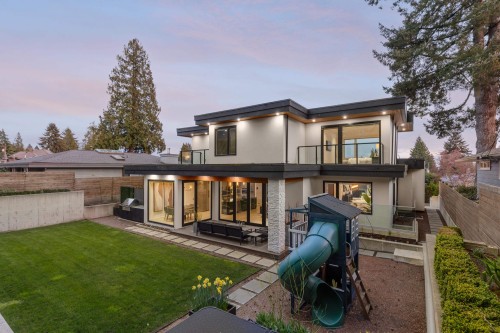 976 Melbourne Avenue, North Vancouver, BC 