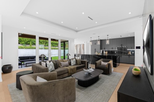 976 Melbourne Avenue, North Vancouver, BC 