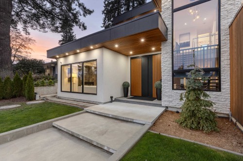 976 Melbourne Avenue, North Vancouver, BC 