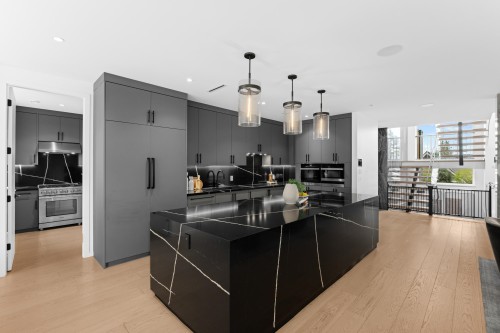 976 Melbourne Avenue, North Vancouver, BC 
