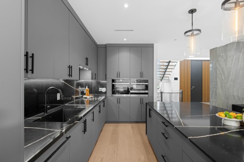 976 Melbourne Avenue, North Vancouver, BC 