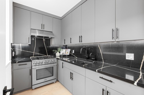 976 Melbourne Avenue, North Vancouver, BC 