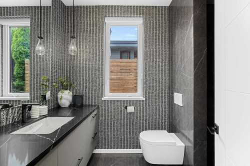 976 Melbourne Avenue, North Vancouver, BC 
