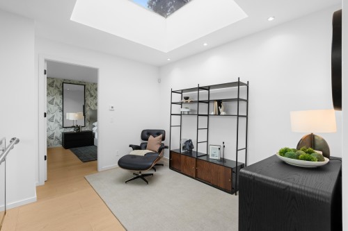 976 Melbourne Avenue, North Vancouver, BC 