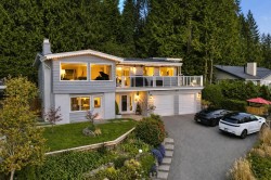 668 Alpine Court  North Vancouver, BC V7R 2L8