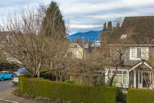 3086 2Nd Avenue W, Vancouver, BC 