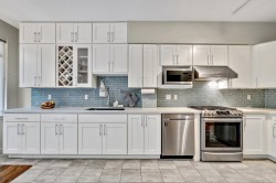 3264 Clermont Mews  Vancouver, BC V5S 4X3