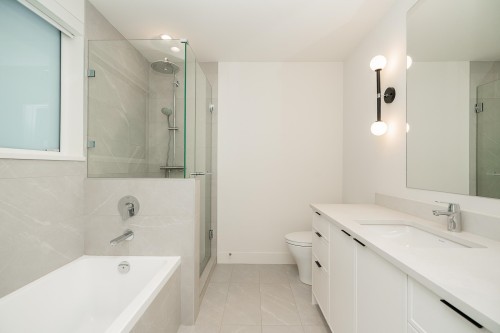 6840 Oak Street, Vancouver, BC 