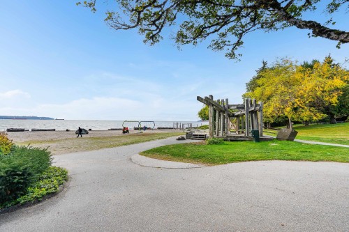 2372 Kings Avenue, West Vancouver, BC 