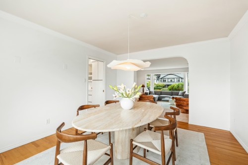 2372 Kings Avenue, West Vancouver, BC 