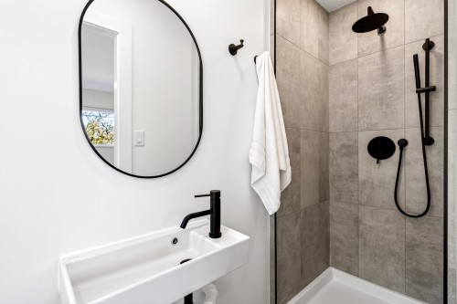 2085 Waverley Avenue, Vancouver, BC 