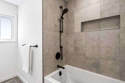 2085 Waverley Avenue, Vancouver, BC 