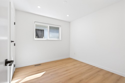 2085 Waverley Avenue, Vancouver, BC 