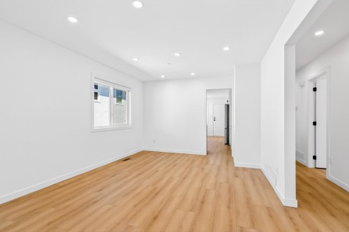 2085 Waverley Avenue, Vancouver, BC 