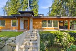 672 St James Road E North Vancouver, BC V7N 1L6