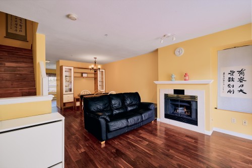 117-6588 Southoaks Crescent  Burnaby, BC V5E 4K1