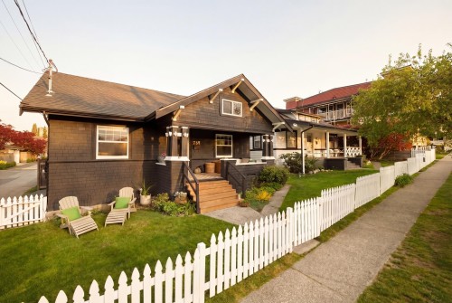 737-745 St. Andrews Avenue  North Vancouver, BC V7L 3L1