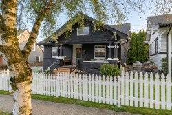737-745 St. Andrews Avenue  North Vancouver, BC V7L 3L1