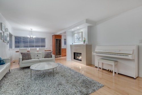 6431 Rosebery Avenue, West Vancouver, BC 