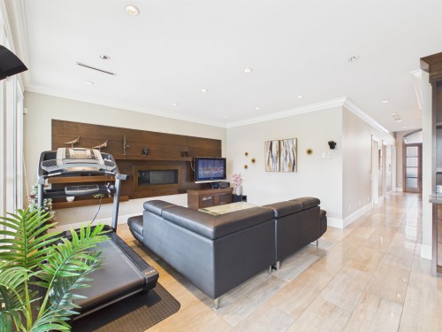 7320 Dow Avenue, Burnaby, BC 