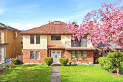 3217 18th Avenue E Vancouver, BC V5M 2R8