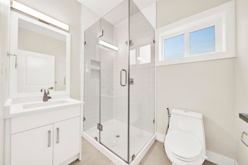 3128 Kings Avenue, Vancouver, BC 