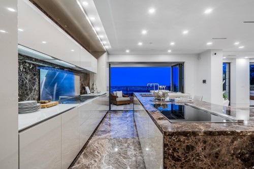 1123 Crestline Road, West Vancouver, BC 