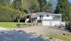 1352 16th Street E North Vancouver, BC V7J 1L4