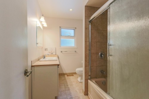 1352 16Th Street E, North Vancouver, BC 