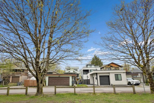 2056 13Th Avenue E, Vancouver, BC 