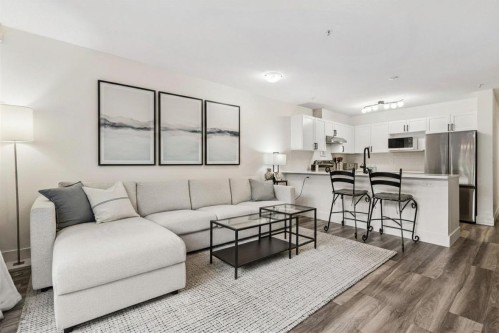 102-365 1st Street E North Vancouver, BC V7L 4W5