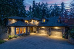 801 Regal Crescent  North Vancouver, BC V7K 2X9