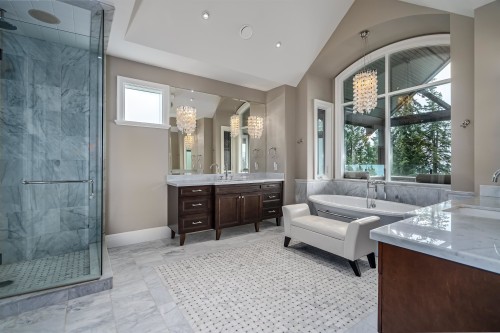 2638 Queens Avenue, West Vancouver, BC 
