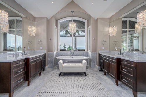 2638 Queens Avenue, West Vancouver, BC 