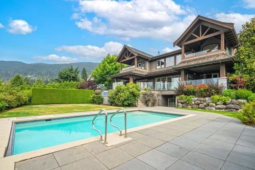 2638 Queens Avenue, West Vancouver, BC 