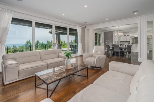 2638 Queens Avenue, West Vancouver, BC 