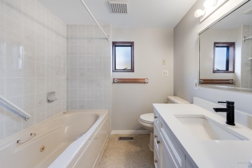 2317 Kings Avenue, West Vancouver, BC 