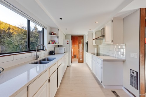 2317 Kings Avenue, West Vancouver, BC 