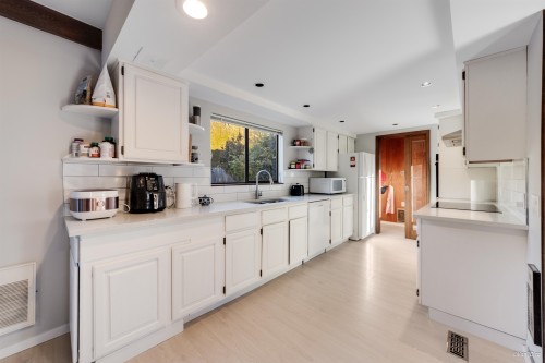2317 Kings Avenue, West Vancouver, BC 