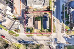 160-164 166 10th Street E North Vancouver, BC V7L 2C8